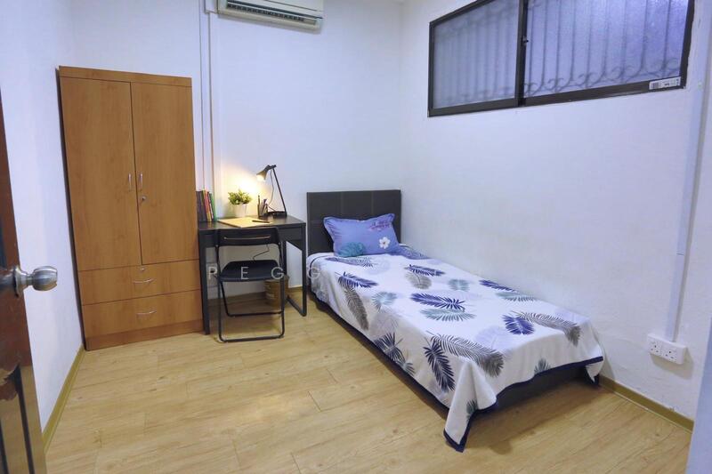 Sennett Estate, Jalan Kemboja, 6 Bedrooms, 1,800 sqft, Terraced House For Rent, by Peggy Soh, 25561656 - Bedroom - PropertyGuru.com.sg