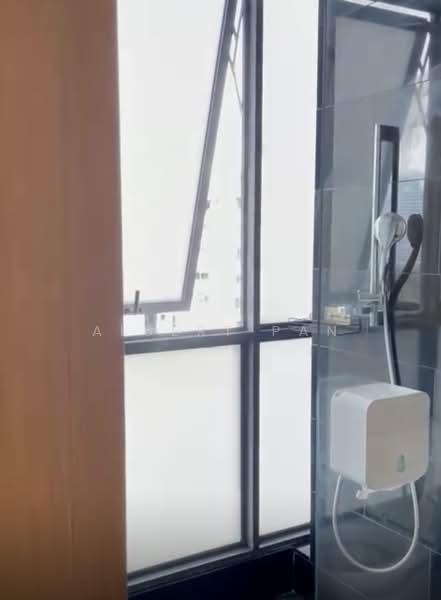 SkySuites 17, 17 Jalan Rajah, 1 Bedroom, 366 sqft, Apartment For Rent, by Albert Pan, 25561712 - Bathroom - PropertyGuru.com.sg