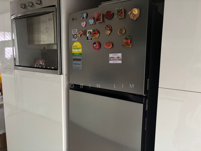 107 Bishan Street 12, 107 Bishan Street 12, Room Rental, 100 sqft, HDB Flat For Rent, by Robin Lim, 25562495 - Kitchen - PropertyGuru.com.sg