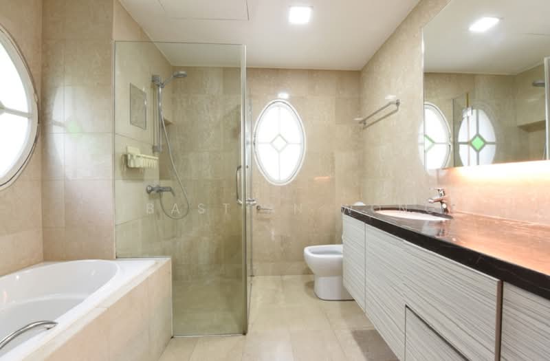 Gentle Villas, Gentle Drive, 5 Bedrooms, 7,382 sqft, Detached House For Rent, by Sebastian Wong, 25562599 - Bathroom - PropertyGuru.com.sg