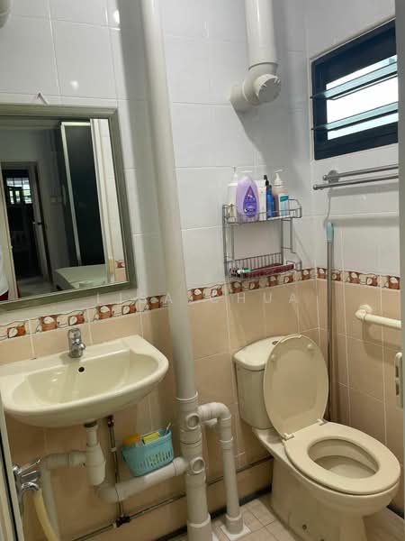 213 Ang Mo Kio Avenue 3, 213 Ang Mo Kio Avenue 3, 2 Bedrooms, 720 sqft, HDB Flat For Rent, by Lisa Chua, 25562882 - PropertyGuru.com.sg