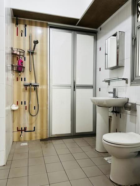 445B Bukit Batok West Avenue 8, 445B Bukit Batok West Avenue 8, Dairy Farm / Bukit Panjang / Choa Chu Kang, 1 Bedroom, 506 sqft, HDB Flat For Rent, by Alvin Chua, 25562950 - Bathroom - PropertyGuru.com.sg