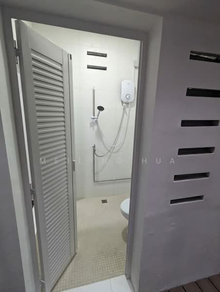 Pasir Panjang MRT Master Bedroom, Pasir Panjang Road, Room Rental, 250 sqft, Apartment For Rent, by Meiling Hua, 25563158 - Bathroom - PropertyGuru.com.sg