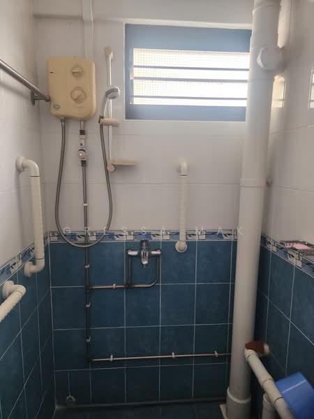 72 Geylang Bahru, 72 Geylang Bahru, Room Rental, 150 sqft, HDB Flat For Rent, by Gressa Mak, 25563196 - Bathroom - PropertyGuru.com.sg
