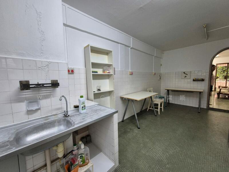 345 Clementi Avenue 5, 345 Clementi Avenue 5, 2 Bedrooms, 721 sqft, HDB Flat For Rent, by Wanni Chan 陈寀颖, 25563234 - Kitchen - PropertyGuru.com.sg