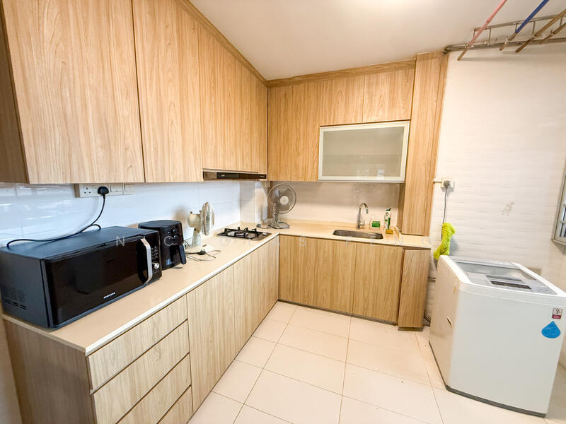 426 Hougang Avenue 6, 426 Hougang Avenue 6, 3 Bedrooms, 1,119 sqft, HDB Flat For Rent, by Nicholas Feng, 25563626 - Kitchen - PropertyGuru.com.sg