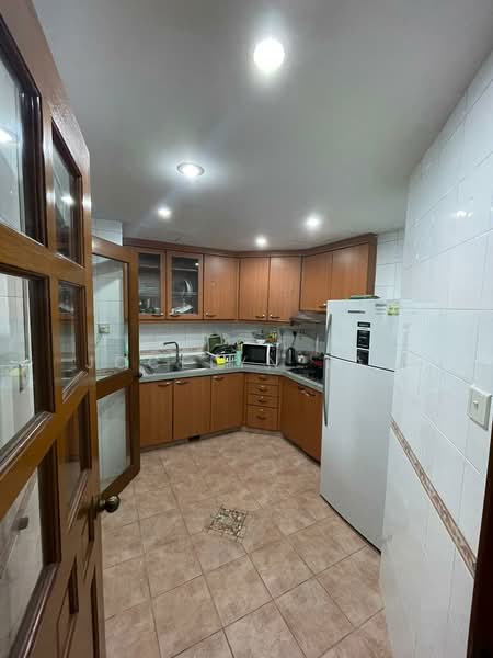 Eastvale, 33 Pasir Ris Drive 3, Room Rental, 80 sqft, Condominium For Rent, by Jocelyn Tan, 25563745 - Kitchen - PropertyGuru.com.sg