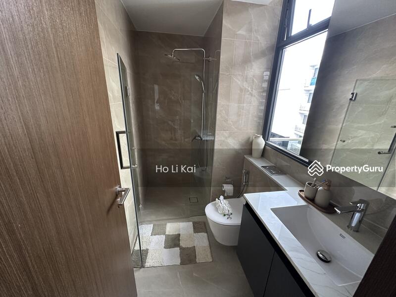 Master Bathroom (En-Suite)