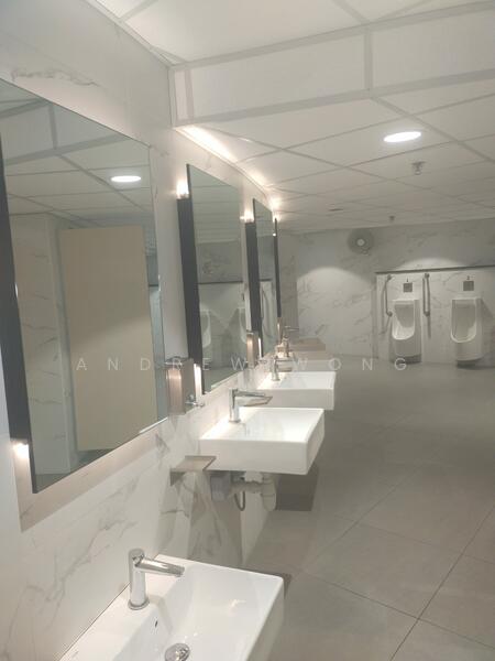 Textile Centre, 200 Jalan Sultan, 1,065 sqft, Office For Sale, by Andrew Wong, 25564493 - Bathroom - CommercialGuru.com.sg