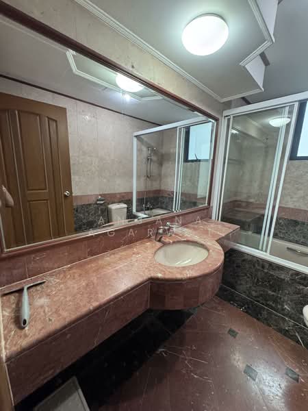 Spring Grove Condominium For Sale at S$ 1,850,000 | PropertyGuru Singapore - Bathroom