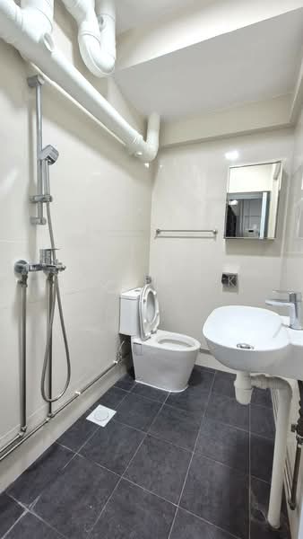 414 Eunos Road 5, 414 Eunos Road 5, 2 Bedrooms, 936 sqft, HDB Flat For Rent, by Frederick Foo, 25565676 - Bathroom - PropertyGuru.com.sg