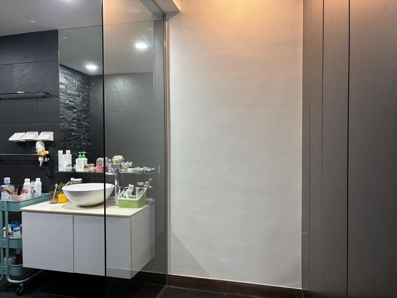 Spring Grove, 53 Grange Road, 2 Bedrooms, 1,012 sqft, Condominium For Rent, by Mike Xu, 25566912 - Bathroom - PropertyGuru.com.sg