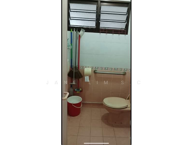 330 Clementi Avenue 2, 330 Clementi Avenue 2, Room Rental, 120 sqft, HDB Flat For Rent, by Jane Lim S C, 25566982 - Bathroom - PropertyGuru.com.sg