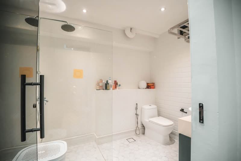 714 Pasir Ris Street 72, 714 Pasir Ris Street 72, 3 Bedrooms, 1,647 sqft, HDB Flat For Sale, by Daryl Tan, 25568088 - Bathroom - PropertyGuru.com.sg