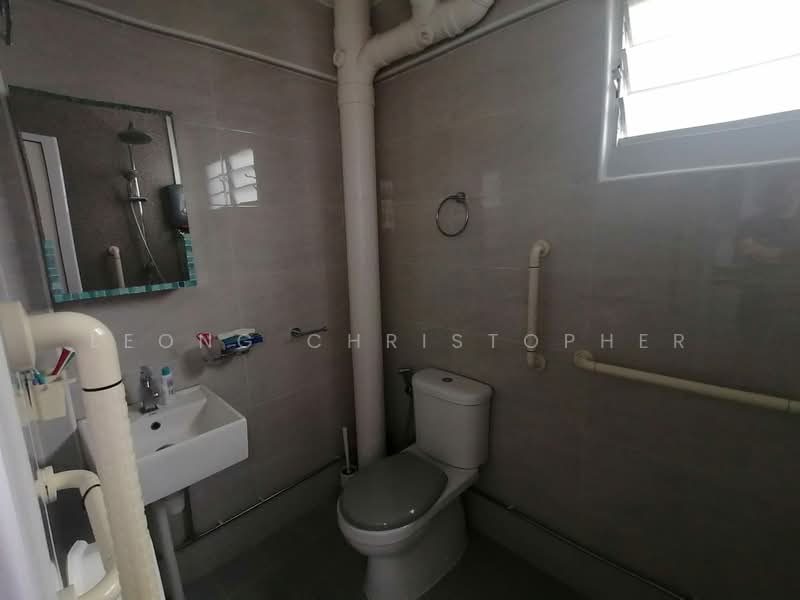 612 Yishun Street 61, 612 Yishun Street 61, Room Rental, 150 sqft, HDB Flat For Rent, by Leong Christopher, 25568773 - Bathroom - PropertyGuru.com.sg