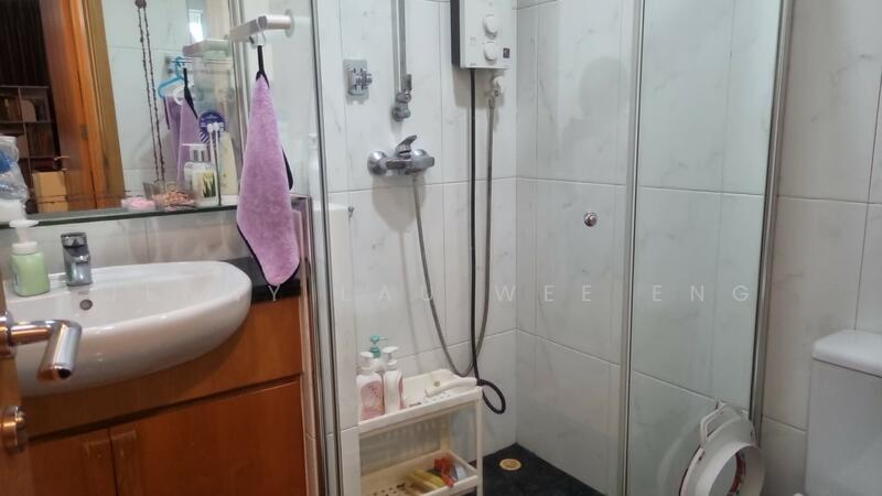Common bathroom 