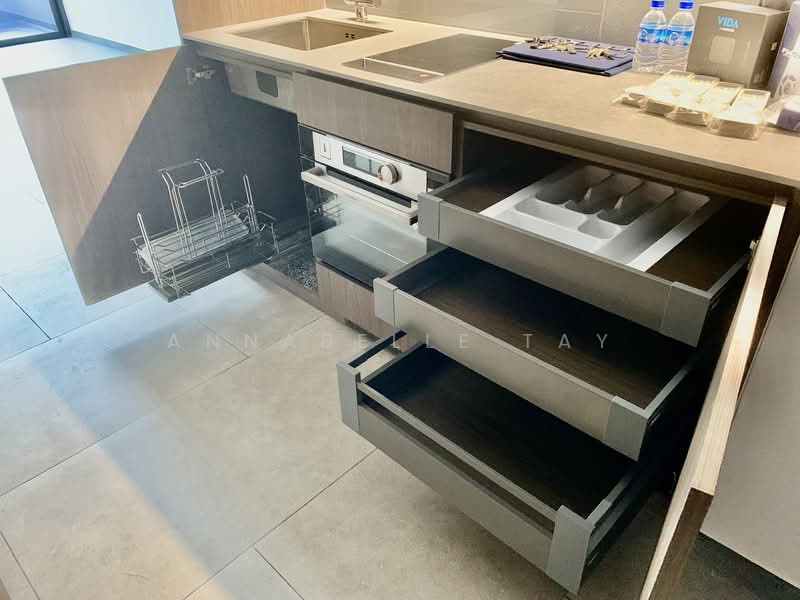 Midtown Modern, 18 Tan Quee Lan Street, 2 Bedrooms, 635 sqft, Condominium For Rent, by Annabelle Tay, 25569505 - Kitchen with many storage - PropertyGuru.com.sg