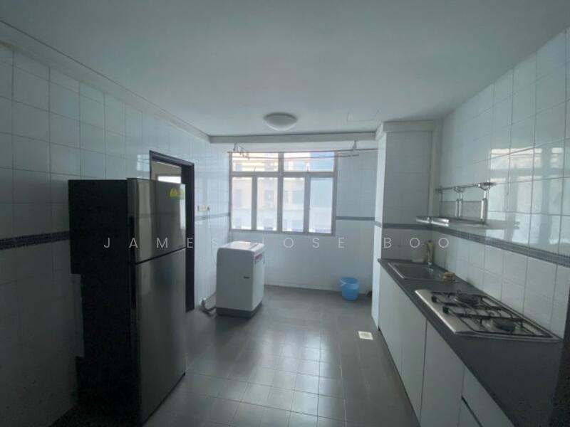 For Rent - Cheap 3 bedroom apt opp Aljunied mrt, no facilities