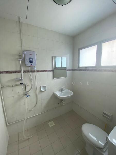 For Rent - Cheap 3 bedroom apt opp Aljunied mrt, no facilities