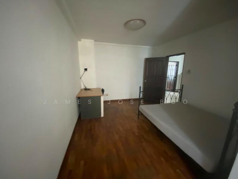 For Rent - Cheap 3 bedroom apt opp Aljunied mrt, no facilities