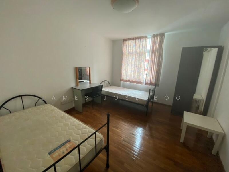 For Rent - Cheap 3 bedroom apt opp Aljunied mrt, no facilities