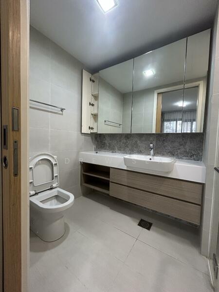 The Lakefront Residences, 42 Lakeside Drive, 2 Bedrooms, 721 sqft, Condominium For Rent, by Andrew Seah, 25571484 - Bathroom - PropertyGuru.com.sg