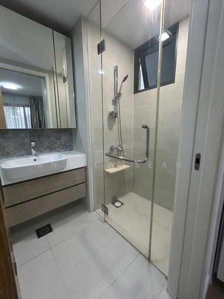 The Lakefront Residences, 42 Lakeside Drive, 2 Bedrooms, 721 sqft, Condominium For Rent, by Andrew Seah, 25571484 - Bathroom - PropertyGuru.com.sg