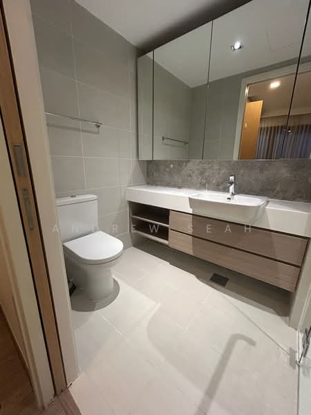 The Lakefront Residences, 42 Lakeside Drive, 2 Bedrooms, 721 sqft, Condominium For Rent, by Andrew Seah, 25571484 - Bathroom - PropertyGuru.com.sg