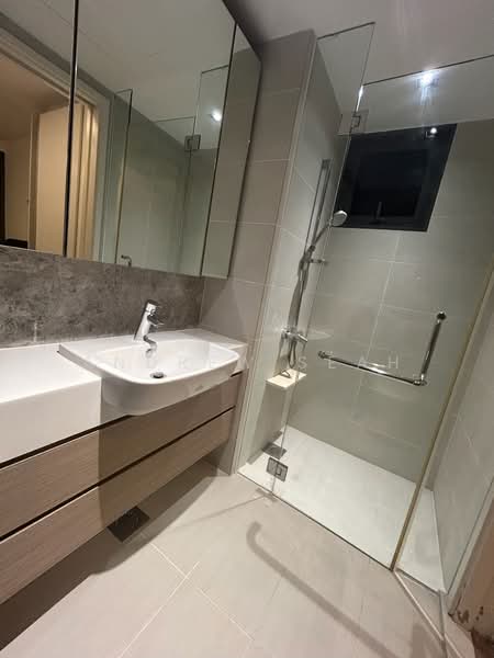 The Lakefront Residences, 42 Lakeside Drive, 2 Bedrooms, 721 sqft, Condominium For Rent, by Andrew Seah, 25571484 - Bathroom - PropertyGuru.com.sg