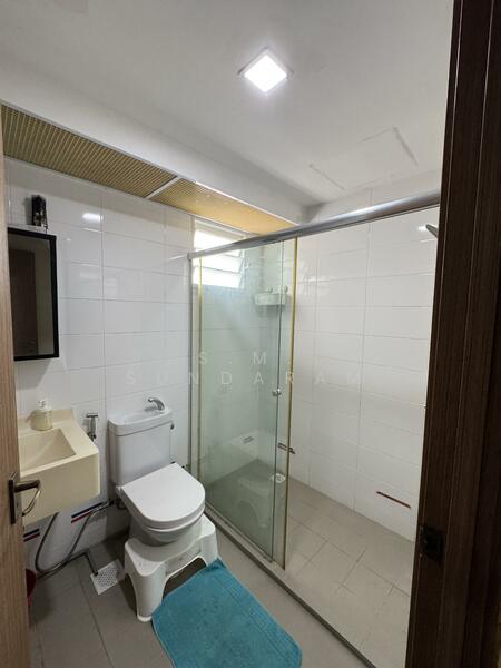 452A Bukit Batok West Avenue 6, 452A Bukit Batok West Avenue 6, 3 Bedrooms, 1,248 sqft, HDB Flat For Rent, by S.M. SUNDARAM, 25571782 - Bathroom - PropertyGuru.com.sg