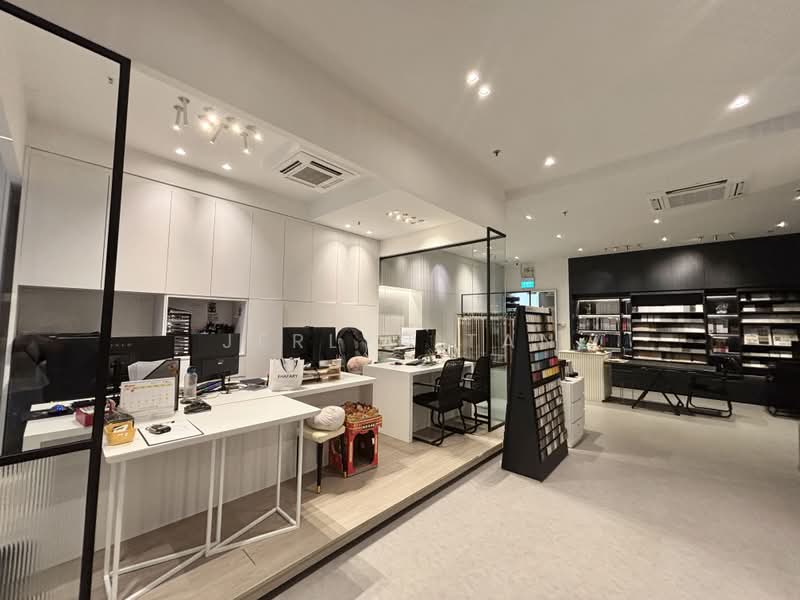 Tradehub 21, 8 Boon Lay Way, 1,593 sqft, Light Industrial (B1) For Rent, by Jerlyn Tan, 25571873 - Study - CommercialGuru.com.sg