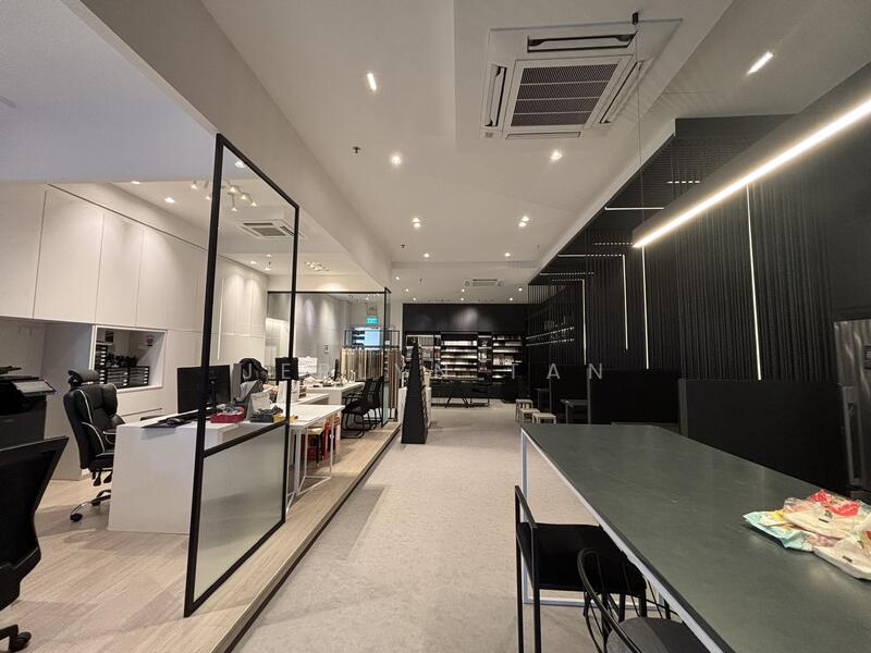 Tradehub 21, 8 Boon Lay Way, 1,593 sqft, Light Industrial (B1) For Rent, by Jerlyn Tan, 25571873 - Others - CommercialGuru.com.sg