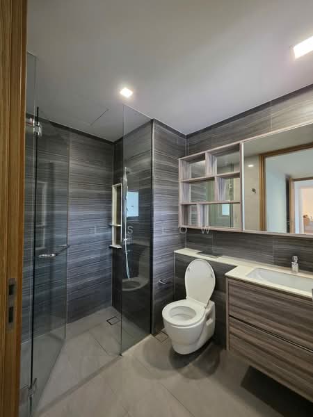 Coco Palms, 21 Pasir Ris Grove, 2 Bedrooms, 753 sqft, Condominium For Rent, by Lis Low, 25572859 - Bathroom - PropertyGuru.com.sg