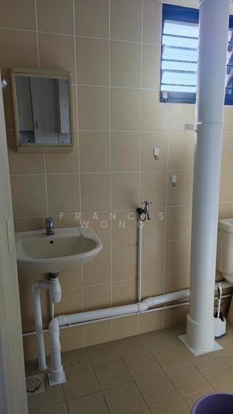256 Tampines Street 21, 256 Tampines Street 21, Pasir Ris / Tampines, 3 Bedrooms, 1,302 sqft, HDB Flat For Rent, by Francis Wong, 25573143 - Bathroom - PropertyGuru.com.sg