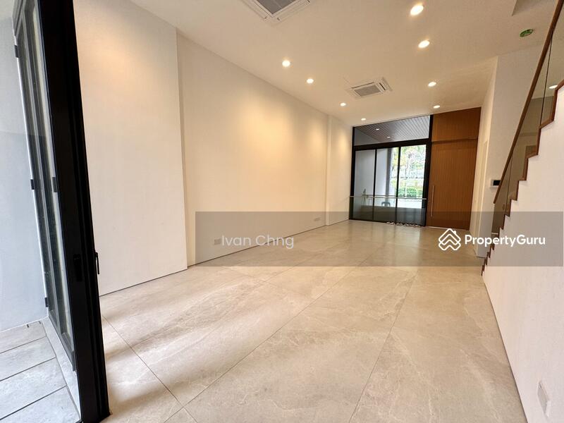 1st Floor Living/Dining area