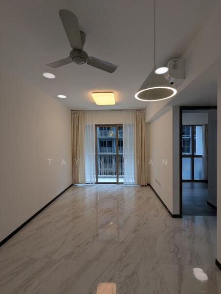 Pasir Ris 8, 10 Pasir Ris Drive 8, 2 Bedrooms, 775 sqft, Condominium For Rent, by Tay Yixian, 25573783 - Living Room - PropertyGuru.com.sg