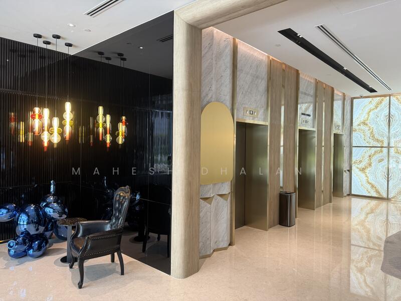 Peninsula Shopping Centre, 3 Coleman Street, 2,143 sqft, Food & Beverage For Rent, by Mahesh Dhalani, 25573813 - Lobby - CommercialGuru.com.sg