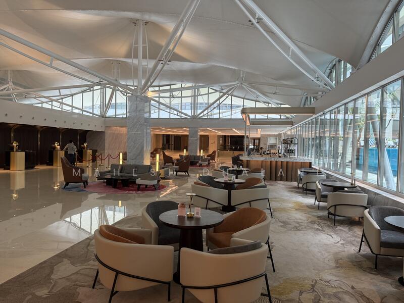 Peninsula Shopping Centre, 3 Coleman Street, 2,143 sqft, Food & Beverage For Rent, by Mahesh Dhalani, 25573813 - Lobby - CommercialGuru.com.sg
