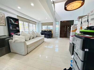 For Sale - Freehold Corner Terrace @ Lim Ah Pin Road. Walk to eateries & Kovan MRT