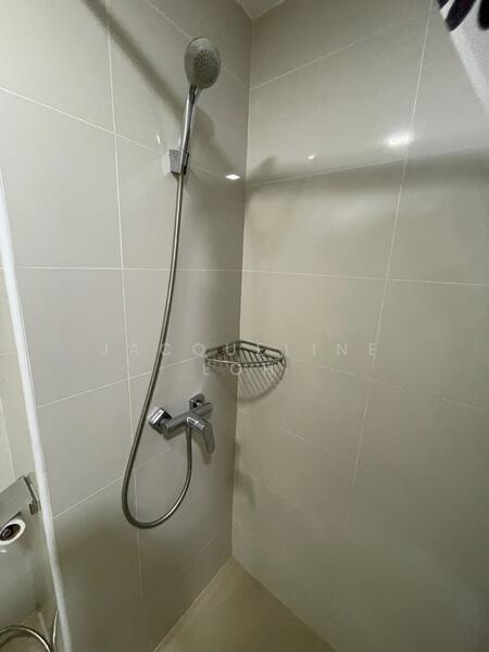 Keng Lee View, 108 Keng Lee Road, 2 Bedrooms, 900 sqft, Apartment For Rent, by Jacqueline Loh, 25574031 - Bathroom - PropertyGuru.com.sg