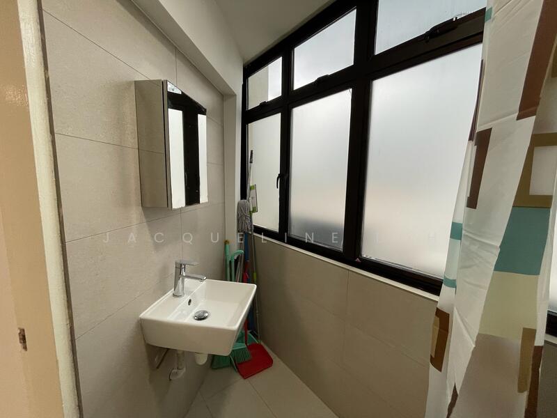 Keng Lee View, 108 Keng Lee Road, 2 Bedrooms, 900 sqft, Apartment For Rent, by Jacqueline Loh, 25574031 - Bathroom - PropertyGuru.com.sg