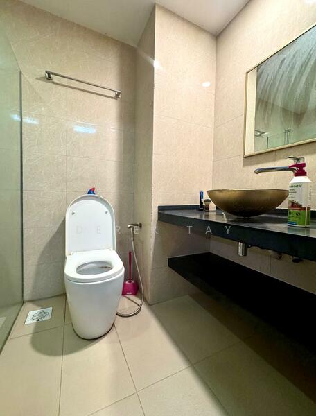 Master ensuite bathroom