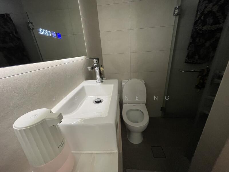 Level 1 Bathroom