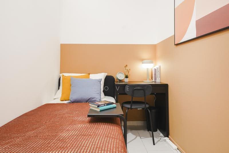 48C Bristol, Farrer Park / Serangoon Rd, Room Rental, 180 sqft, Apartment For Rent, by Cove, 25574861 - Red room - PropertyGuru.com.sg