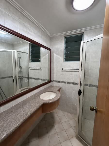 Guilin View, 26 Bukit Batok Street 52, 2 Bedrooms, 861 sqft, Condominium For Sale, by Derek Ong, 25574925 - Bathroom - PropertyGuru.com.sg