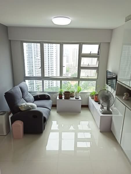 130B Lorong 1 Toa Payoh, 130B Lorong 1 Toa Payoh, Balestier / Toa Payoh, 2 Bedrooms, 700 sqft, HDB Flat For Rent, by ELSON SOH, 25575352 - Living Room - PropertyGuru.com.sg