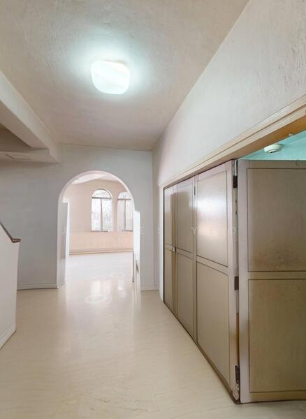 Walkway to Kitchen & Rooms