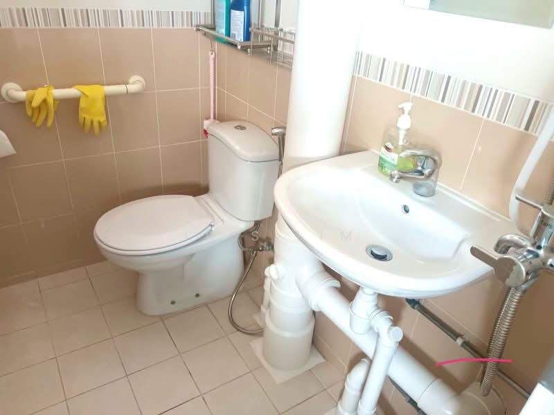 601 Ang Mo Kio Avenue 5, 601 Ang Mo Kio Avenue 5, Room Rental, 129 sqft, HDB Flat For Rent, by Iris Lim, 25575610 - Bathroom - PropertyGuru.com.sg