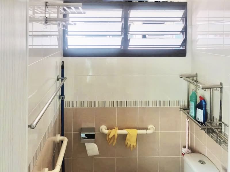 601 Ang Mo Kio Avenue 5, 601 Ang Mo Kio Avenue 5, Room Rental, 129 sqft, HDB Flat For Rent, by Iris Lim, 25575610 - Bathroom - PropertyGuru.com.sg