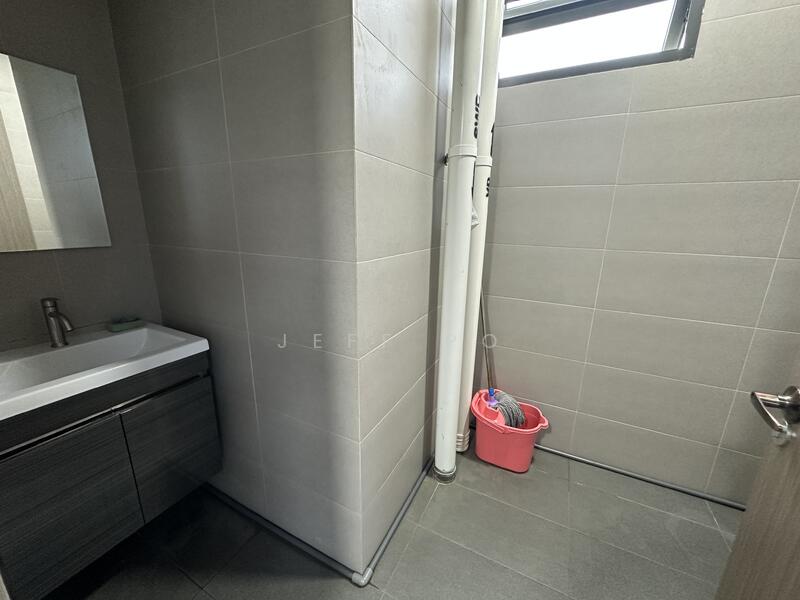 Polaris @ Woodlands, 101 Woodlands Avenue 12, 4,631 sqft, Factory / Workshop (B2) For Sale, by Jeff Po, 25576334 - Bathroom - CommercialGuru.com.sg